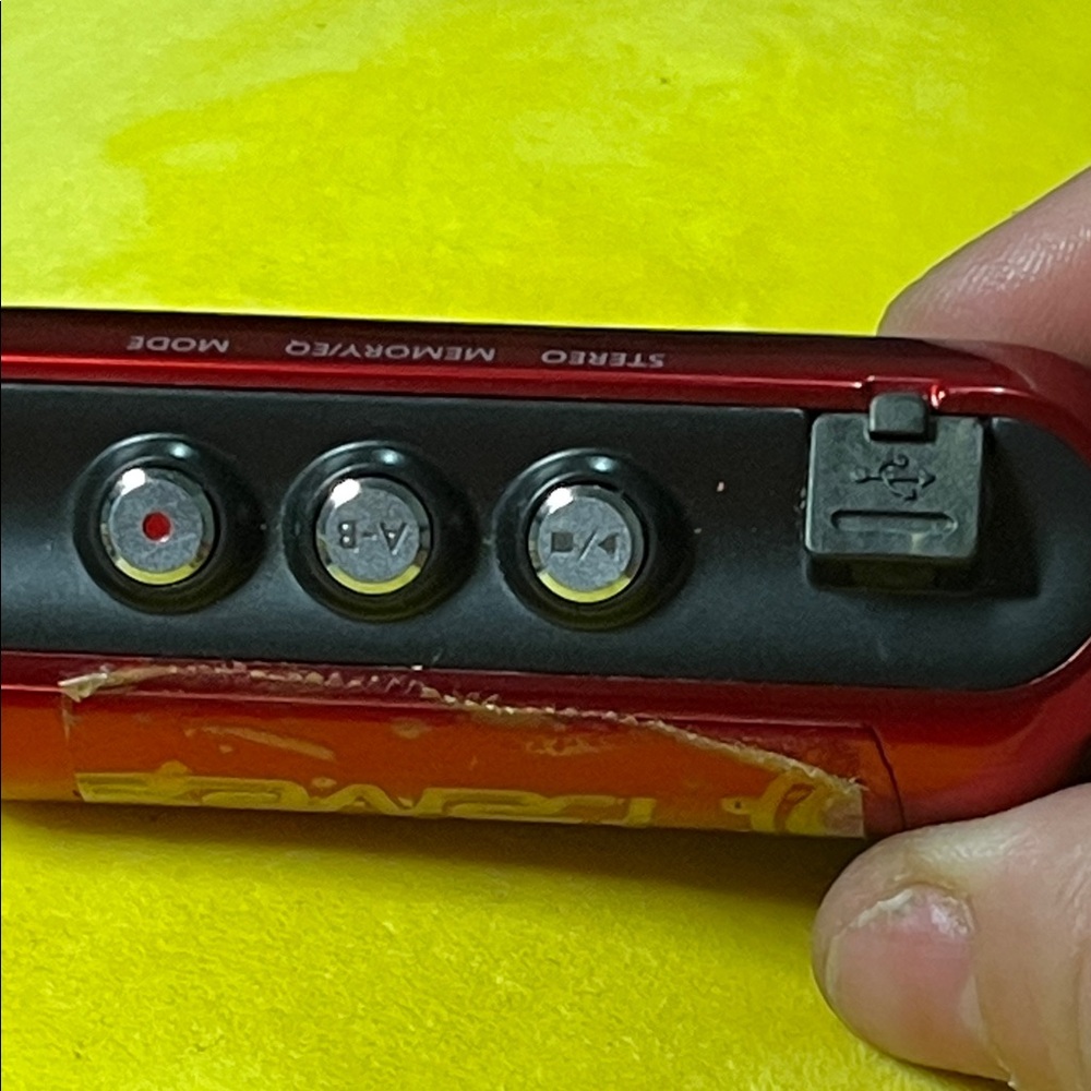 Red Portable MP3/Voice Player with Direct Encoding and Built-In Mic - Picture 3 of 13